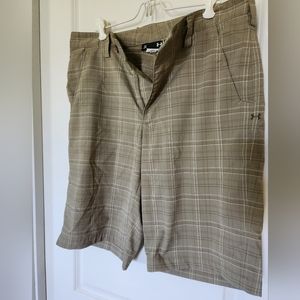 Men's Under Armour golf shorts size 34